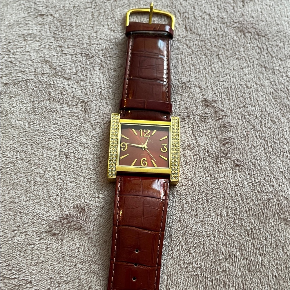 Joan Rivers Gold and Brown Leather Watch excellent condition